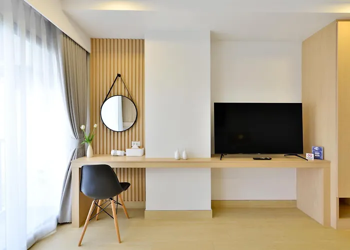 V32 Hotel