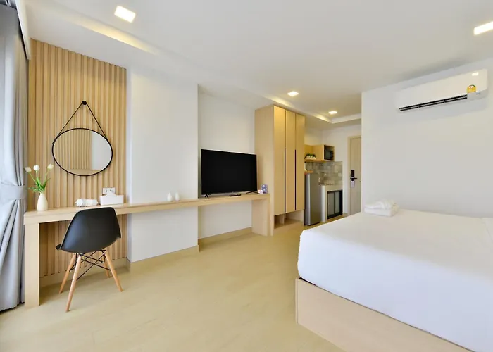 V32 Hotel