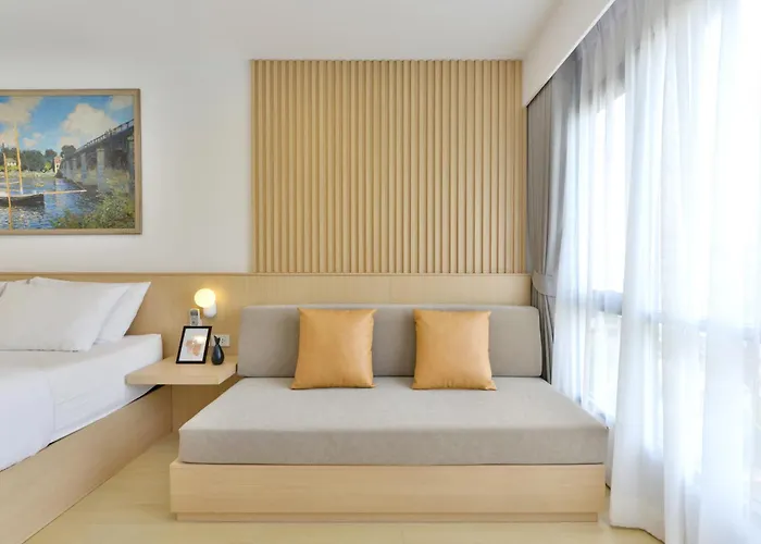 V32 Hotel